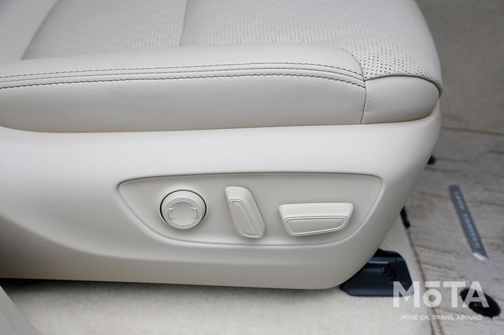 トヨタ 新型ランドクルーザー300 [VX（ディーゼル）／5人乗り／ボディカラー：ホワイトパールクリスタルシャイン]