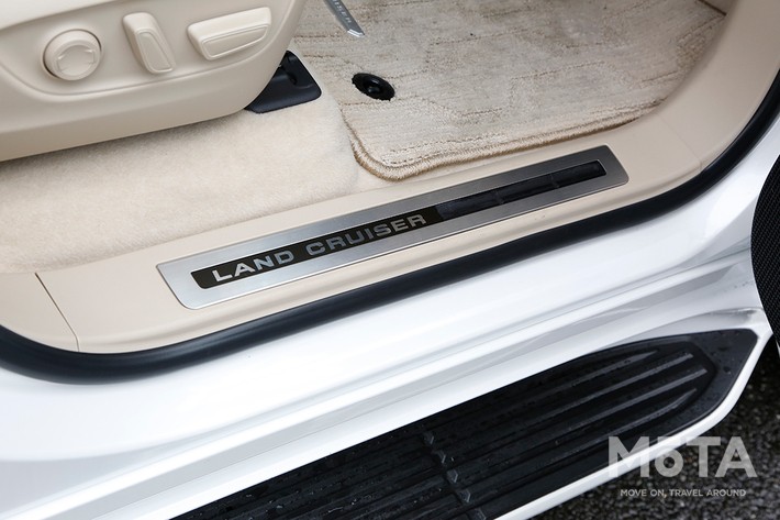 トヨタ 新型ランドクルーザー300 [VX（ディーゼル）／5人乗り／ボディカラー：ホワイトパールクリスタルシャイン]