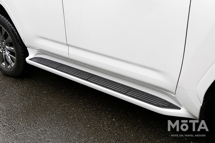 トヨタ 新型ランドクルーザー300 [VX（ディーゼル）／5人乗り／ボディカラー：ホワイトパールクリスタルシャイン]