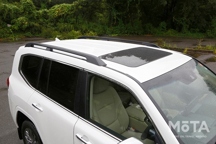 トヨタ 新型ランドクルーザー300 [VX（ディーゼル）／5人乗り／ボディカラー：ホワイトパールクリスタルシャイン]