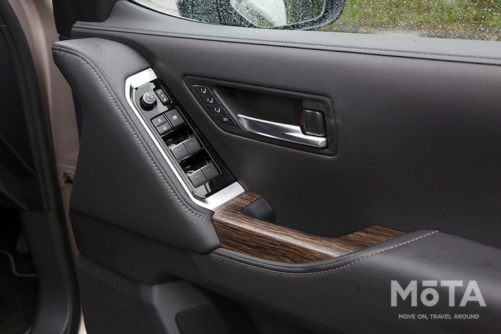 トヨタ 新型ランドクルーザー300 [VX（ガソリン）／7人乗り／ボディカラー：アバンギャルドブロンズメタリック]