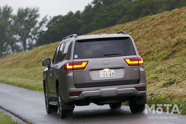 トヨタ 新型ランドクルーザー300 [VX（ガソリン）／7人乗り／ボディカラー：アバンギャルドブロンズメタリック]