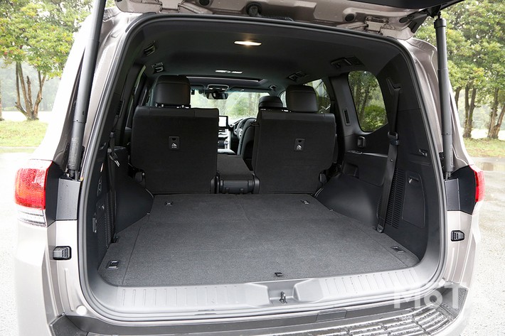 トヨタ 新型ランドクルーザー300 [VX（ガソリン）／7人乗り／ボディカラー：アバンギャルドブロンズメタリック]