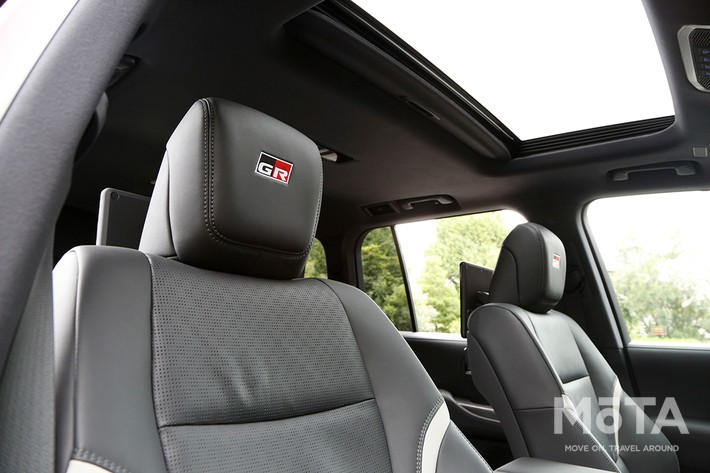 トヨタ 新型ランドクルーザー300[GR SPORT（ガソリン車）／7人乗り／ボディカラー：ダークレッドマイカメタリック]