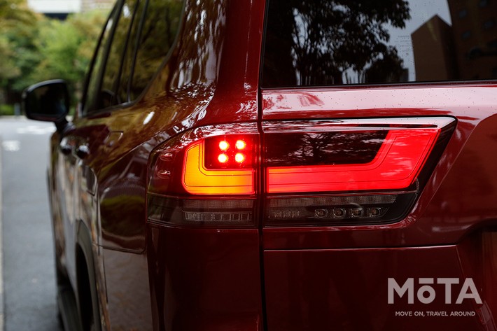 トヨタ 新型ランドクルーザー300[GR SPORT（ガソリン車）／7人乗り／ボディカラー：ダークレッドマイカメタリック]