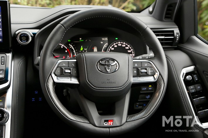 トヨタ 新型ランドクルーザー300[GR SPORT（ガソリン車）／7人乗り／ボディカラー：ダークレッドマイカメタリック]