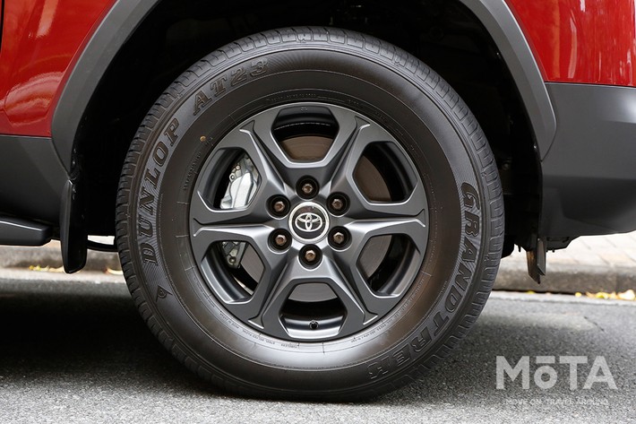 他グレードに備わる18インチタイヤ（写真はGRスポーツ）