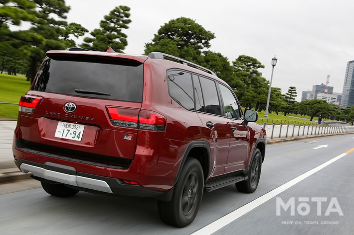 トヨタ 新型ランドクルーザー300[GR SPORT（ガソリン車）／7人乗り／ボディカラー：ダークレッドマイカメタリック]