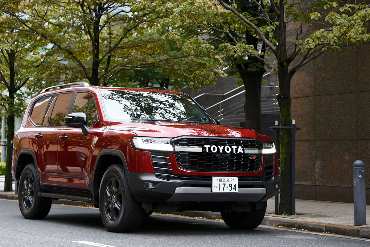 ランドクルーザー300の新グレード Gr Sport はただのカスタム仕様にあらず シリーズ随一の本格オフロード仕様車だ 試乗 解説 前編 徹底検証 21年新型車種ー試乗レポート Mota