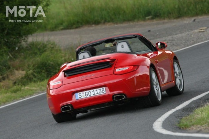 ポルシェ 911 カレラ2 カブリオレ（997型・写真は2008年モデル）