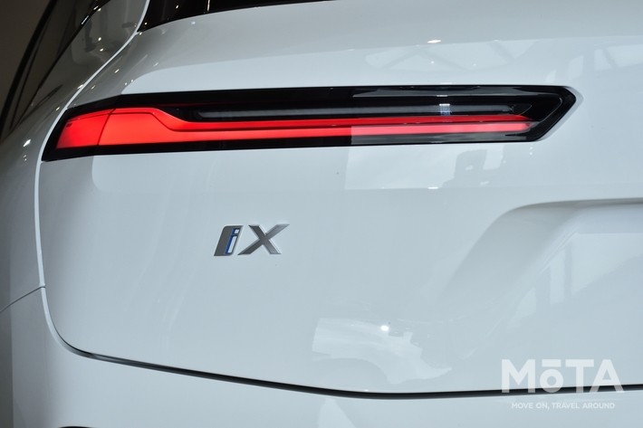 ヘッドライトと同様にスリムなデザインとなったテールライト