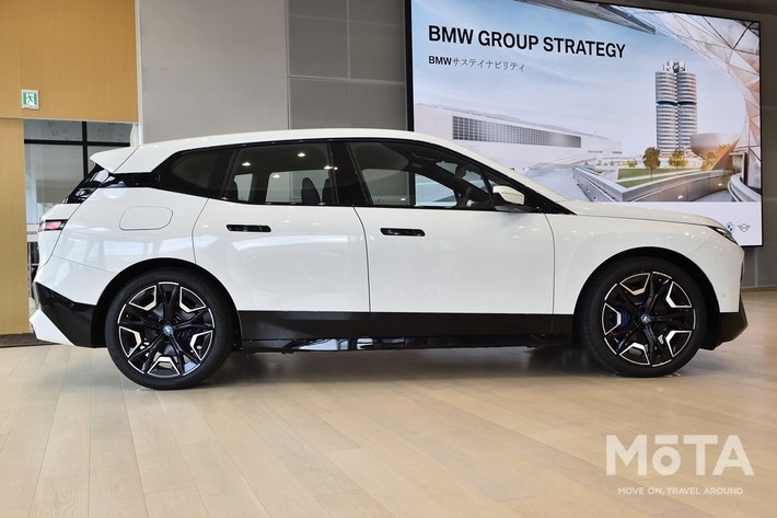 ホイールデザインが際立つスポーティでSUVらしいサイドビュー