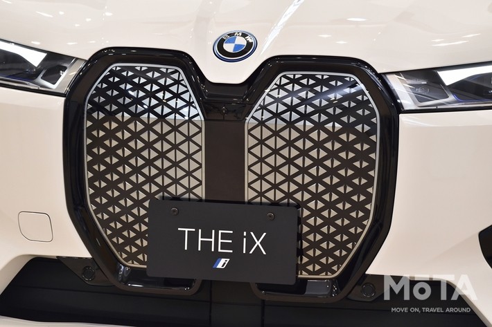 かすり傷を自己修復するコーティングが施されている