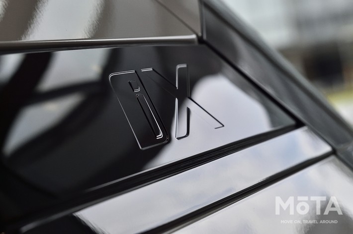 サイドにはiXが刻印されている