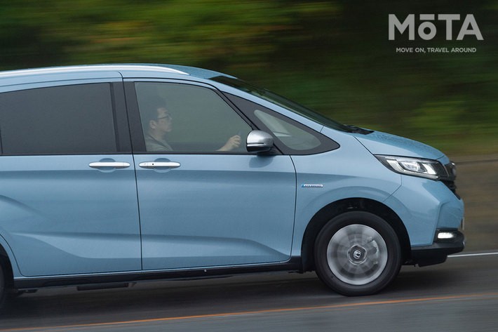 ホンダ フリード+（フリードプラス）「HYBRID CROSSTAR Honda SENSING（ハイブリッド クロスター ホンダ センシング）」(4WD)[ボディカラー：シーグラスブルー・パール]