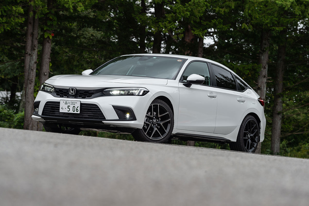 ホンダ 新型シビック外観解説 脱ガンダム シンプルなデザインにロー ワイドなクーペスタイルへ生まれ変わった新型シビック 話題を先取り 新型車 解説21 Mota