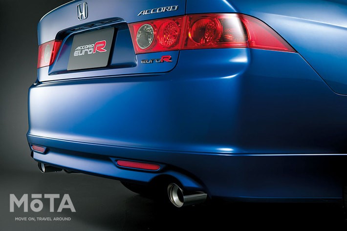 ホンダ アコード ユーロR[7代目・CL7型：2002年10月10日フルモデルチェンジ（写真は2005年11月24日マイナーチェンジモデル）]