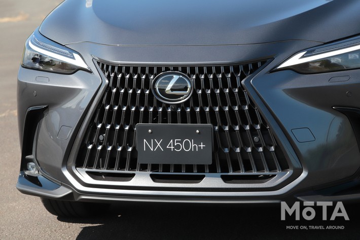 レクサス 新型NX450h＋ “version L”（ボディカラー：ソニッククロム）