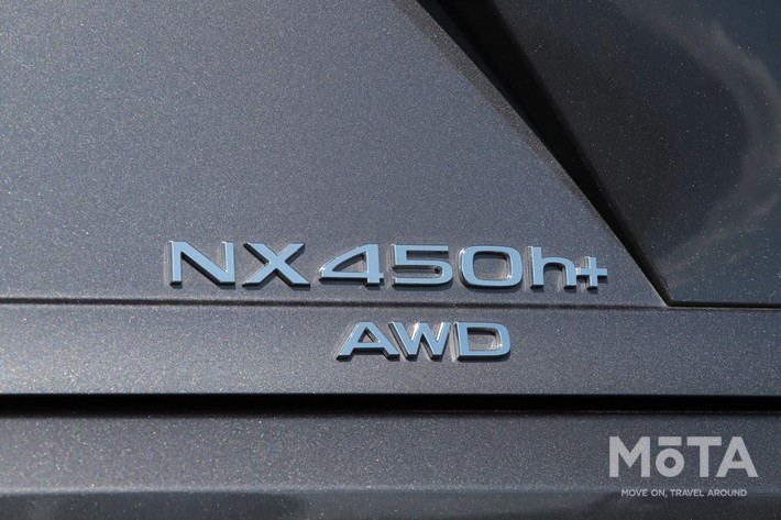 レクサス 新型NX450h＋ “version L”（ボディカラー：ソニッククロム）