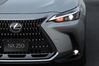 レクサス 新型NX250 （ボディカラー：ソニックチタニウム）