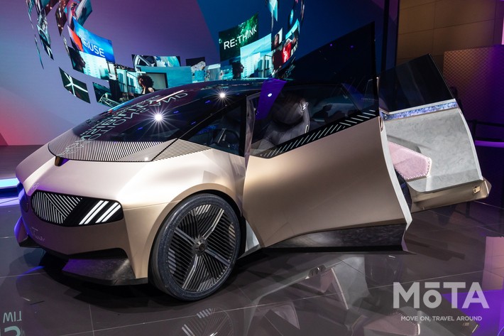 BMWに代表されるドイツ系ブランドは電動化の先を見据えたモデルを出展が目立った