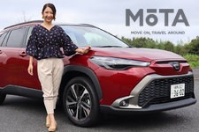 モータージャーナリスト 今井 優杏さんと、トヨタ 新型カローラクロス Z(ガソリン・2WD）