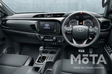 トヨタ ハイラックスGRスポーツ