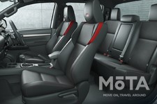 トヨタ ハイラックスGRスポーツ