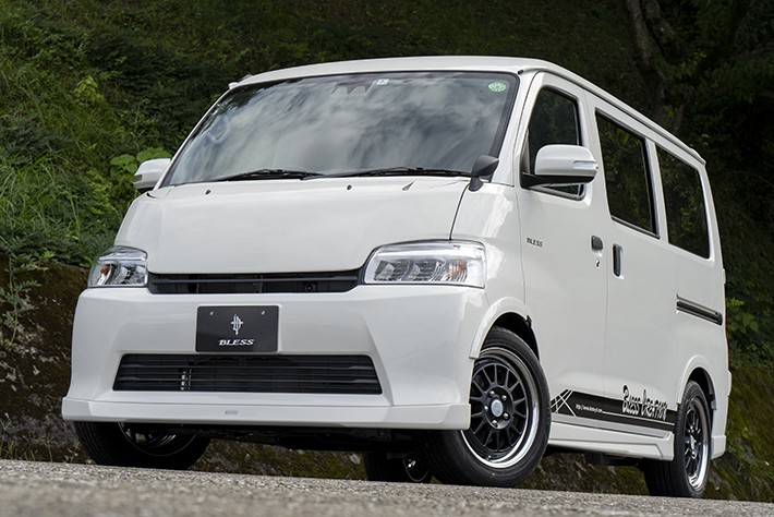 商用車のイメージを一新 仕事にキャンプ 普段使いに最適なサイズのタウンエースをエアロパーツでカスタムしよう ブレスクリエイション Vol 9 車の カスタムパーツ カー用品 Mota