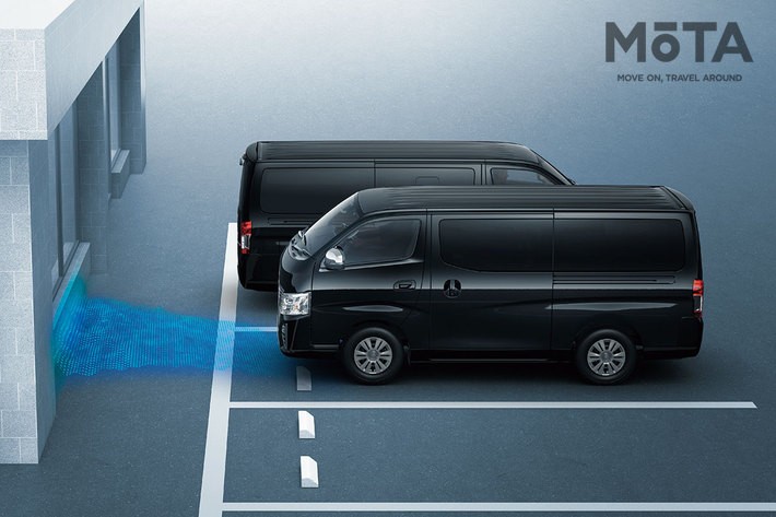 アクセルペダルを誤って踏み込んでしまった時に急発進を抑制する