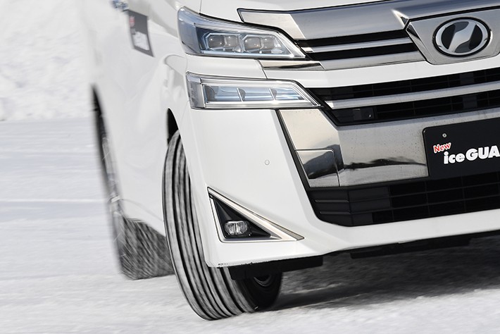 日本の雪と氷の路面に最適化されたスタッドレスタイヤ「アイスガード7」を北海道でドライブ／横浜ゴム【PR】