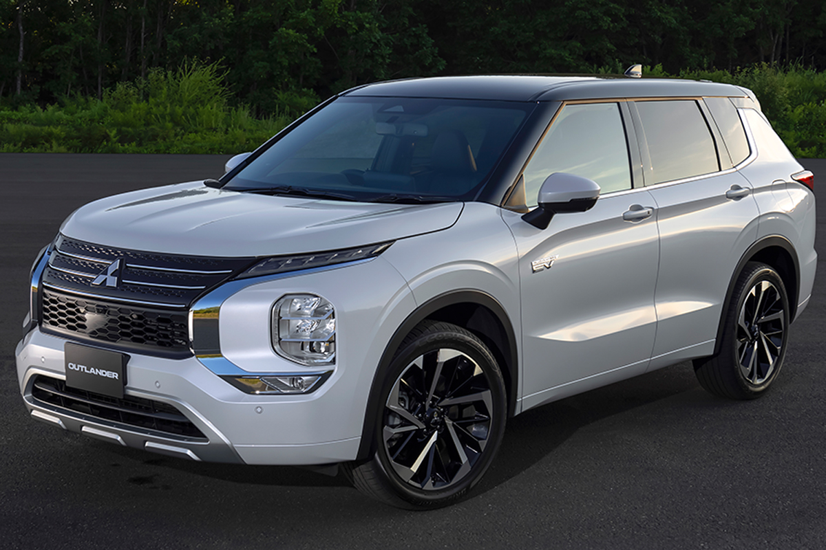 三菱 新型アウトランダーphev 後席 荷室解説 内装の質感が大幅に向上しただけでなく 足元空間も広がり快適性が大幅アップ 話題を先取り 新型車解説21 Mota