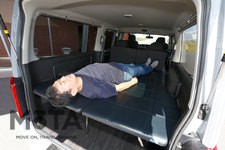 日産 NV350キャラバン マルチベッド[旧モデル]※モデル：身長180cm