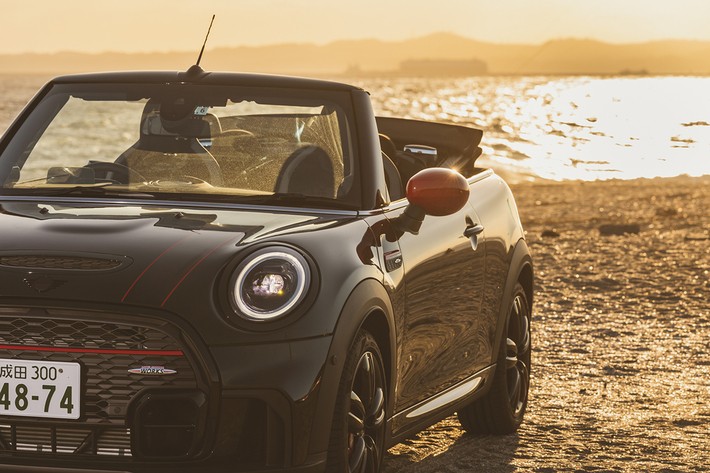 一台で何度も美味しいミニ John Cooper Works コンバーチブルを 