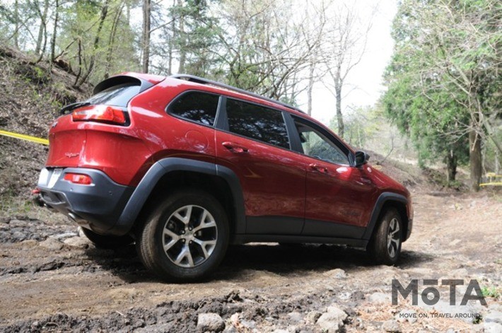 新車 トヨタ Rav4 購入予算300万円台で アメリカンsuv ジープ チェロキー を買う選択肢もアリ どっち買う 徹底比較 人気新型車比較22年 Mota