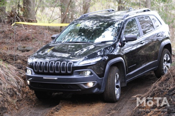 ジープ チェロキー トレイルホーク[2014年・KJ型（5代目）／4x4 V6 3.2リッターモデル]