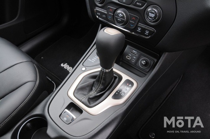 ジープ チェロキー リミテッド[2014年・KJ型（5代目）／4x4 V6 3.2リッターモデル]