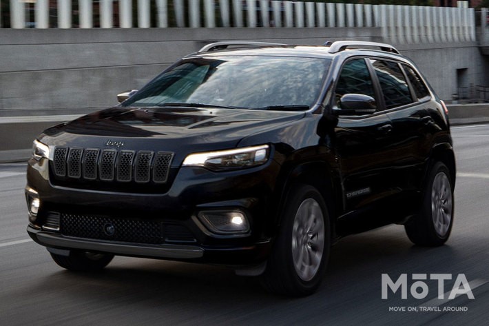 新車 トヨタ Rav4 購入予算300万円台で アメリカンsuv ジープ チェロキー を買う選択肢もアリ どっち買う 徹底比較 人気新型車比較23年 Mota