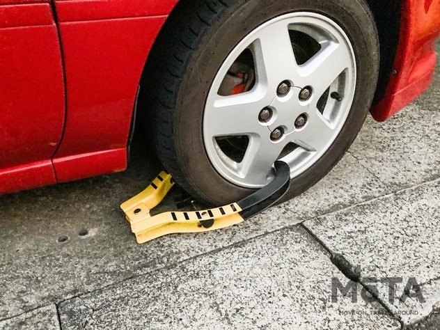 自宅であればセンサーライトや車両に直接取り付けられるタイヤロックなどもある