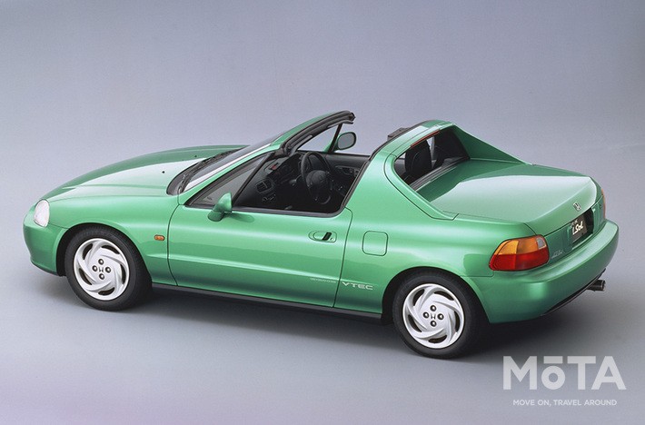 電動開閉式のトランストップやメタルトップを用意していた