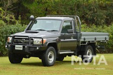 日本で乗ったら注目の的！トヨタ ランクル70に本格2ドアピックアップトラック！？ 日本にはない特別なランドクルーザー70シリーズをチェック