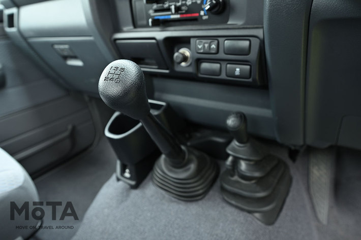 5速マニュアルトランスミッション