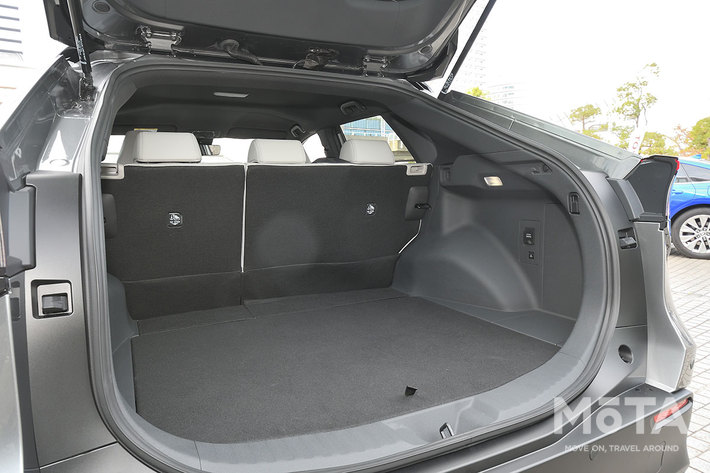 車のトランク荷物カーテン格納式シールド自動 Compatible With