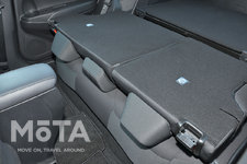 トヨタ 新型カローラクロス TOYOTA純正アクセサリー「ラゲージアクティブボックス」（2万8050円・消費税込）装着車[2021年12月発売予定]