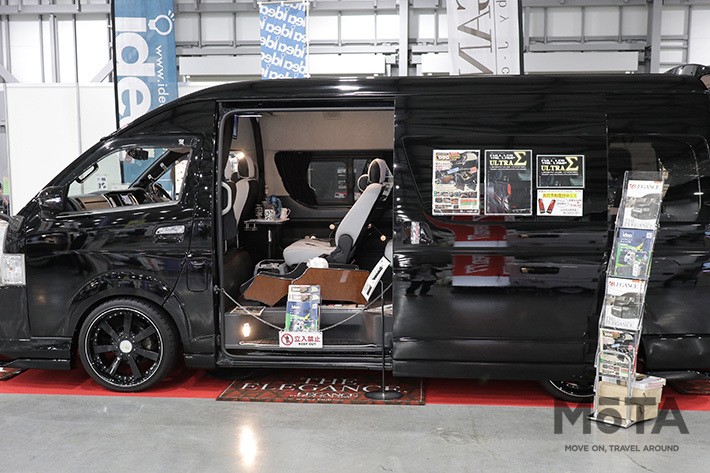 車中泊仕様のミニバンから全長6m超“高級ホテルの一室”のような本格