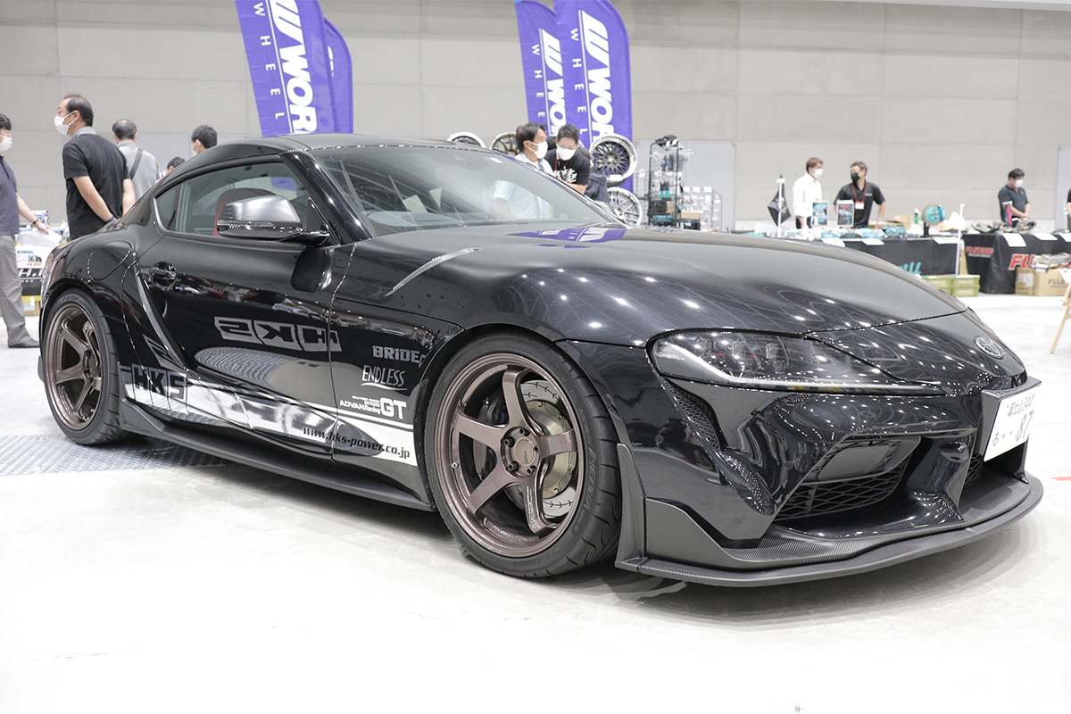 Grスープラ Grヤリスを更にスポーティな乗り味 ルックスに フジツボのマフラーやhksのサスペンションなどをご紹介 群馬 パーツショー21 現地レポート 新車 車イベント22年 Mota