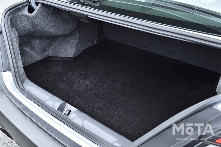 スバル WRX S4の荷室