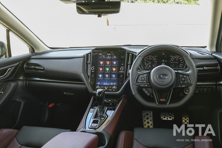 内装にも変更はなく、STIスポーツを名乗るグレードの内装色はボルドーとブラックの組み合わせた