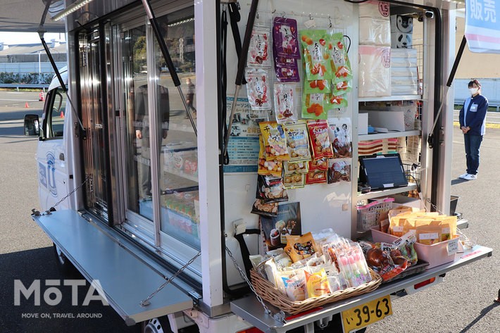 日産 NT100クリッパー「ローソン移動販売車」日産自動車イベント「＃日産あんばさだー　はたらくクルマ3」［2021年11月23日（祝）／会場：GRANDRIVE（グランドライブ／神奈川県横須賀市）］