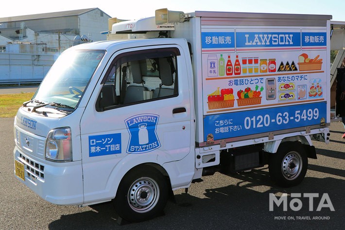 日産 NT100クリッパー「ローソン移動販売車」日産自動車イベント「＃日産あんばさだー　はたらくクルマ3」［2021年11月23日（祝）／会場：GRANDRIVE（グランドライブ／神奈川県横須賀市）］